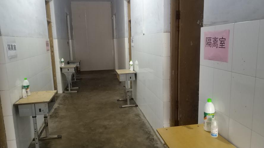 区委常委,宣传部部长崔世英到侯寨一中实地查看疫情防控工作