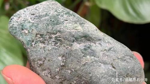 珠宝鉴定师实物拍摄三块后江翡翠原石,为您展示不同的表现