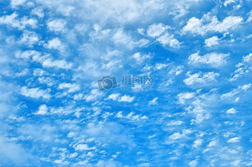 唯美图片 自然风景 白色羽毛般的浮云jpg