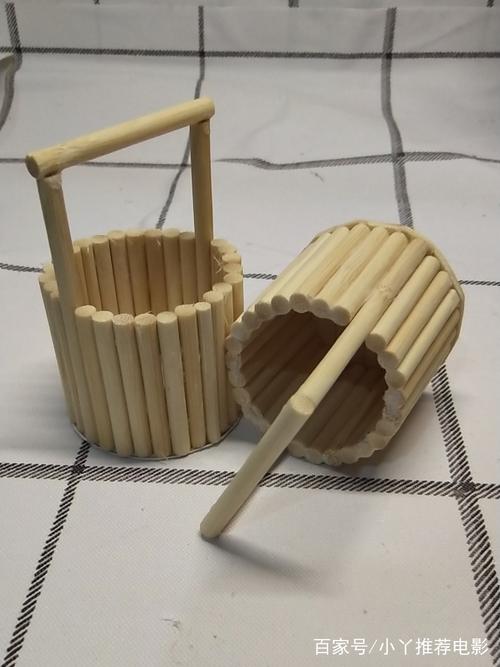 今天给大家分享一下竹签小木桶的制作方法,非常简单的一个手工!