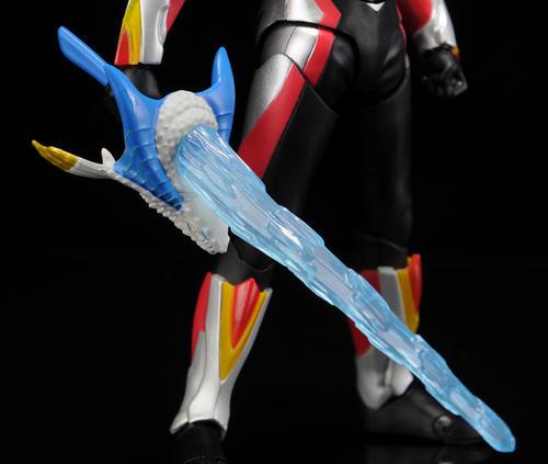 同样属于奥特武装的谢帕顿圣剑剑格部分就是谢帕顿的头部造型圣剑