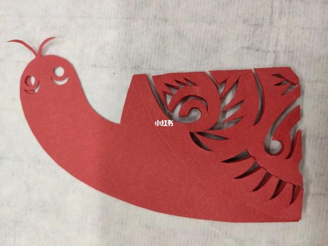 蜗牛剪纸步骤