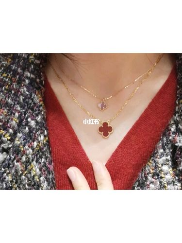 梵克雅宝四叶草红色项链小号中号对比_项链_梵克雅宝怎么样_红玉髓