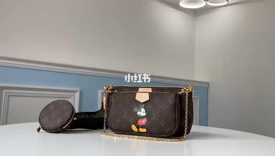 lv也出了米奇联名款哈哈_路易威登怎么样_米奇_肩带_链条包_手袋_夏天