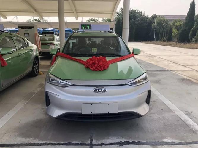 此次投放的出租车型号为 江淮ieva50系列纯电动轿车,, 该车综合工况