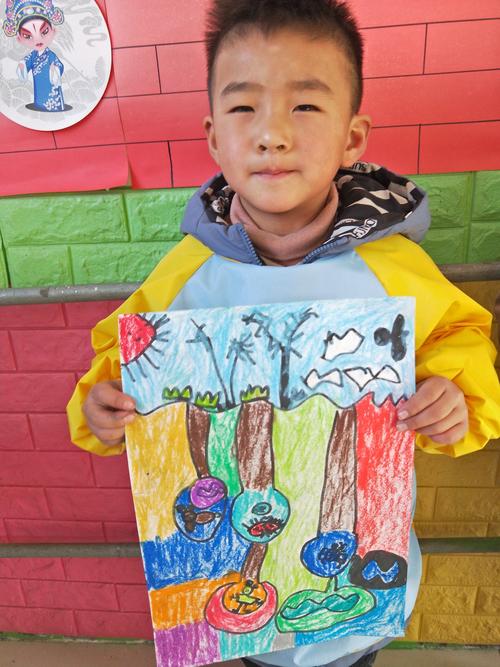 刘店幼儿园美术班:蜡棒画:《冬眠的小动物》.