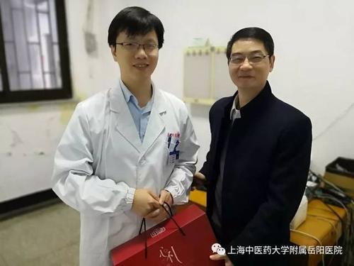 【岳阳 | 新闻】上海中医药大学副校长杨永清除夕慰问