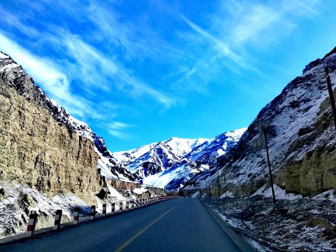 219国道俗称新藏线.是世界上海拔最高,路况最险,人烟最少的天路.