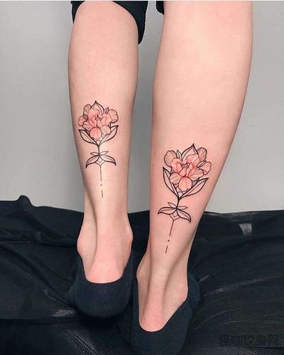 小清新小腿花卉纹身图案