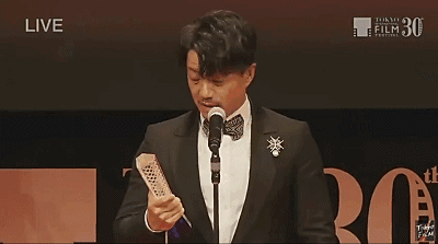 娱乐圈最会用眼神演戏的人,教会小鲜肉啥叫演技