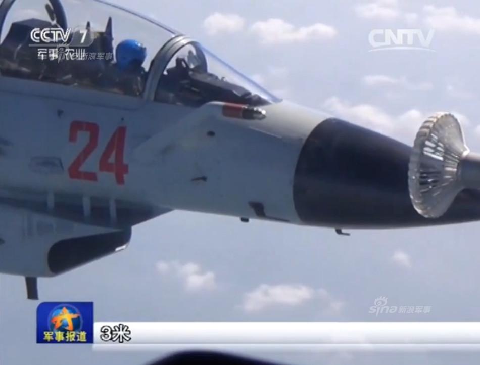 10 / 16 东海舰队航空兵歼十接受空中加油. 46   揍你丫的!