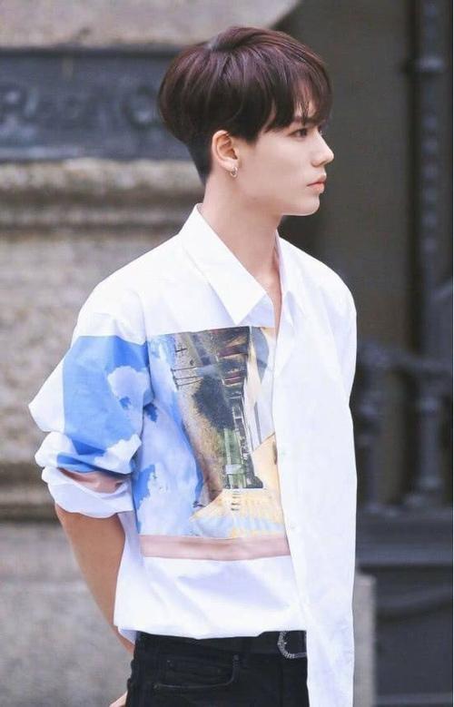 林彦俊真没浪费181的身高!入驻街头太吸睛,网友:行走的画报