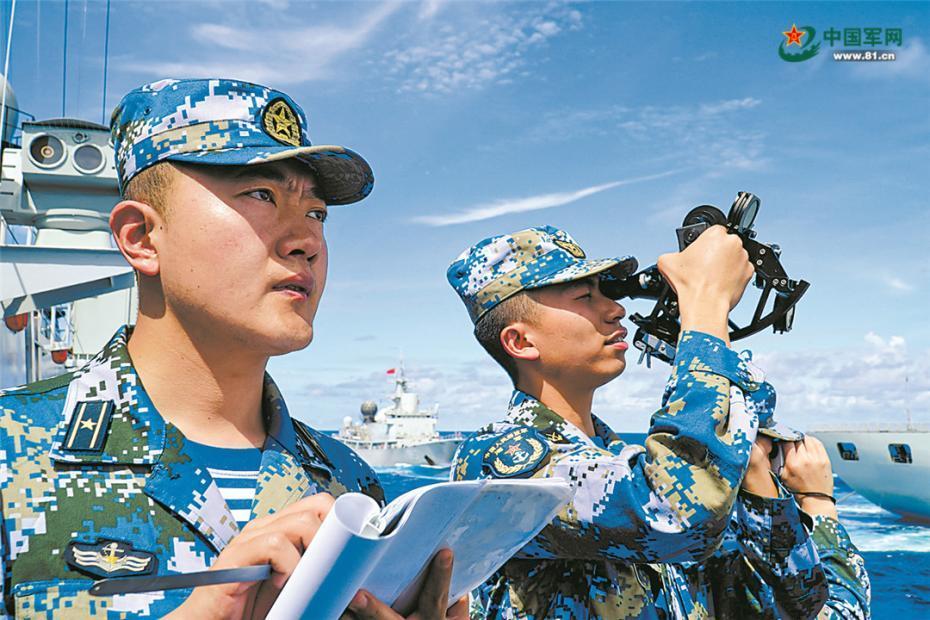 南部战区海军舰艇编队海上综合补给演练影像