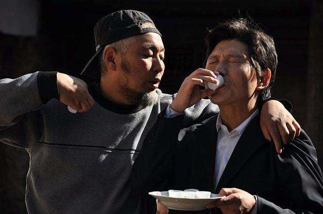 原创在酒桌上被领导灌酒不喝就是不给面子这样拒绝反被高看