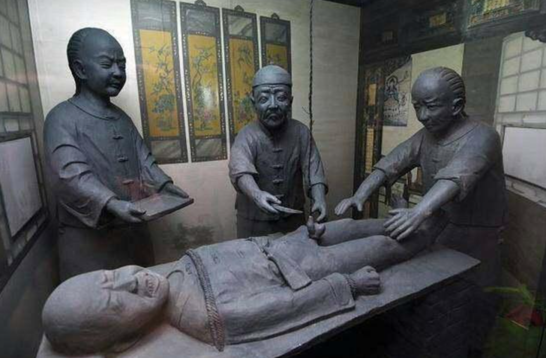 太监是割的什么部位(图解清朝阉割太监过程)