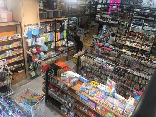 文具店货架陈列实拍图欣赏