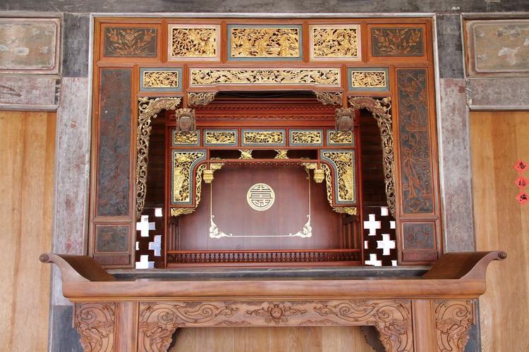 国立传统艺术中心广孝堂内的神龛雕花.