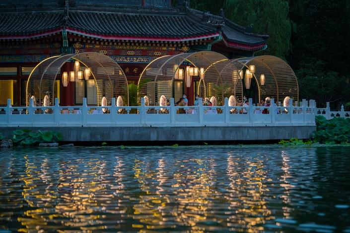 老宾馆的新"夜"态:城市消费升级点亮达园夜色