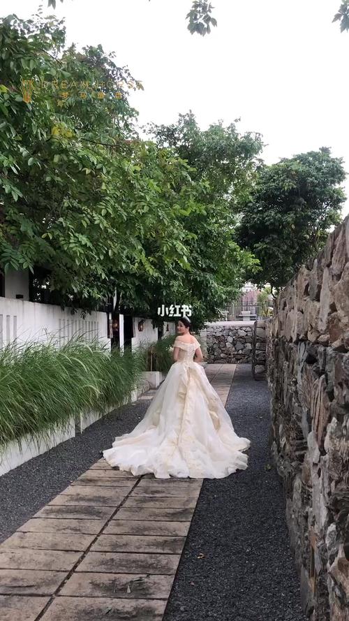 每次看女生穿婚纱的背影,都特别治愈_婚纱_太古汇_婚礼_我的婚礼造型