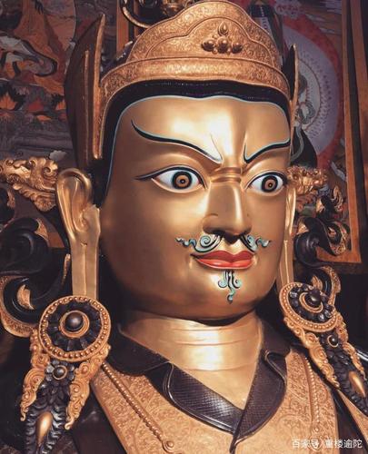 「莲花生大师」的"衣饰,见即解脱帽,天杖"有何殊胜意义?