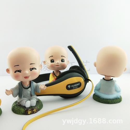 名称:摇头功夫和尚汽车摆件树脂工艺品 戴眼镜武术小和尚 材质:高级