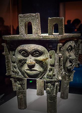 青铜器-人面铜方鼎