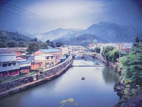 卢氏县瓦窑沟乡: 春夏秋冬尽不同 山河巨变入画来