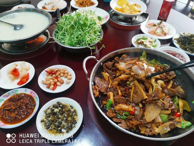 正宗一桌子土家菜