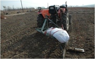 图14  拖拉机与起苗犁