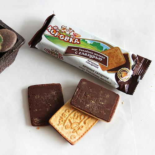 俄罗斯进口 小牛夹心饼干 巧克力芝麻味饼干夹心零食批发