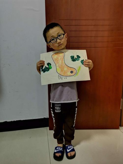 鸡泽县第二幼儿园创意美术"动物的雨靴"