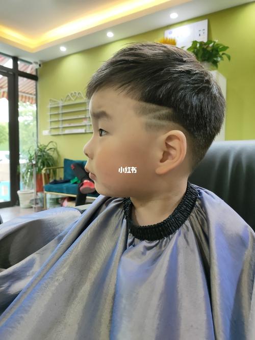 小男孩发型_发型_小男孩发型_母婴_婴童时尚