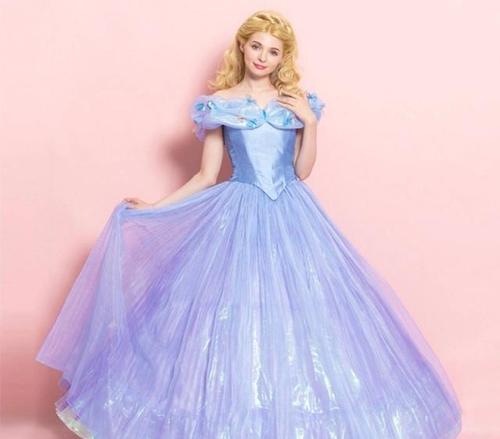 迪士尼公主出cosplay,贝儿公主仙气十足,艾莎公主穿着