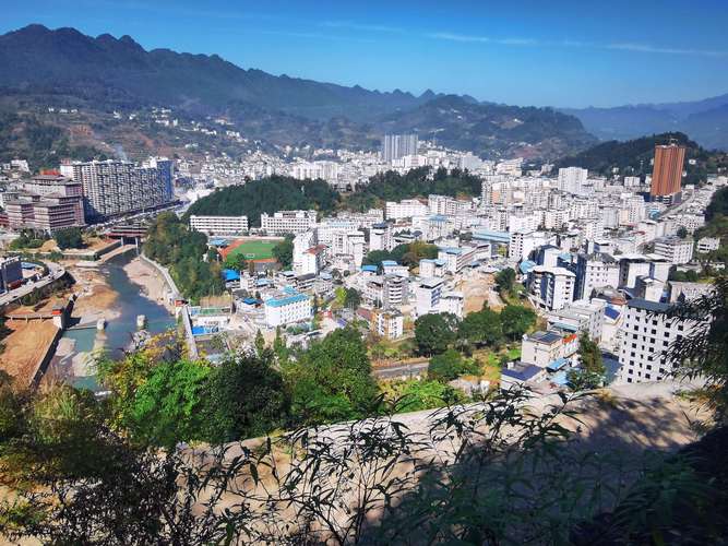 11)d11,鄂恩施市鹤峰县芭蕉村,拱坝水电源水送县城,穿越建坝时修的