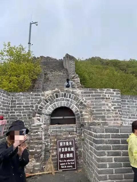 文明旅游两名外籍游客翻越慕田峪长城处理结果来了
