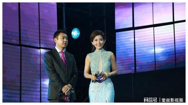 张杰女主持人多大时常更新动态的她受到网友追捧