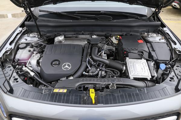 奔驰glb200郊区油耗5.4l,综合6.4l