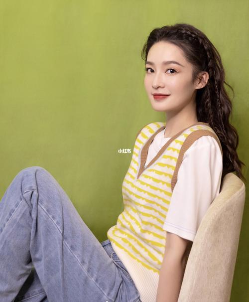 李沁近期两套私服,大美女还是不要刘海好看_私服_刘海