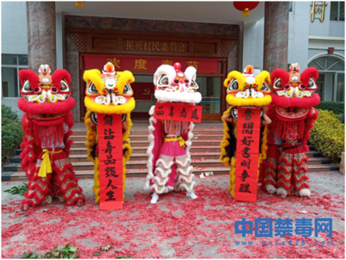广州花都:禁毒醒狮队贺新年