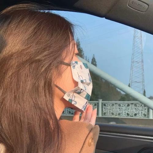 普普通通的女生头像