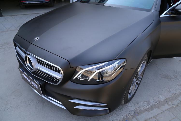 低调的外形不俗的气质 18款奔驰e济南欧瑟全车贴膜改色哑光磨砂黑