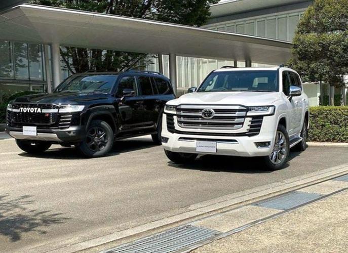全新丰田陆巡gr运动版现身外观造型够夸张配35t10at