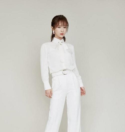 杨紫新造型时尚大气西装裤妙变铅笔裤