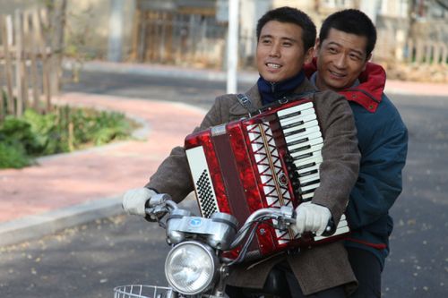 2月19日,由张猛,张惠中导演,李乃文领衔主演的电视剧《钢的琴》正在