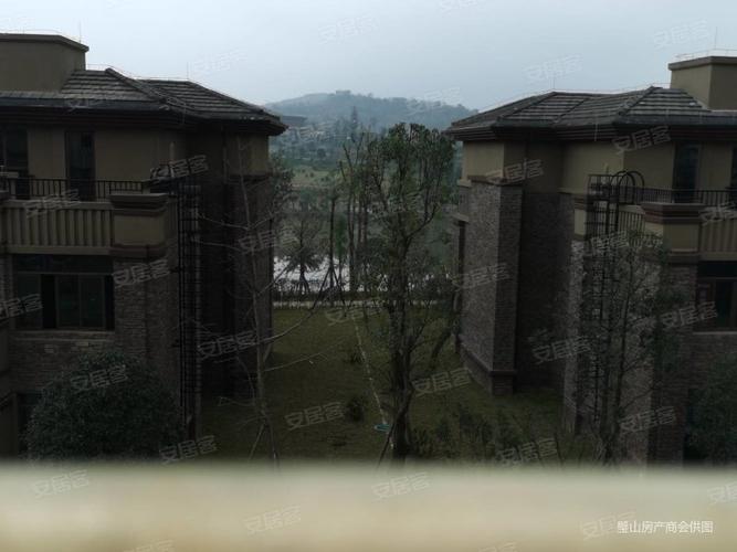 428万 秀湖公园旁 秀湖鹭岛双拼别墅带三方大花园共三层