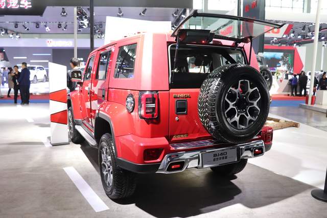 新秀vs曾经的网红越野车,坦克300与北京bj40怎么选?