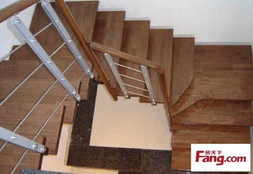 看到一位业主家里是用这种u型楼梯的,请问下,多少钱能装下来?