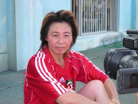 图文-高红参加明星足球队比赛 思索中国女足未来