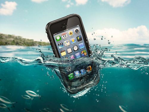 充电iphone4掉进浴缸,24岁女子惨被电死