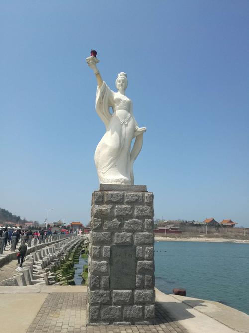 四海船家,八方渔民在海神娘娘生日那天,来此岛上祭拜,保佑出海渔民